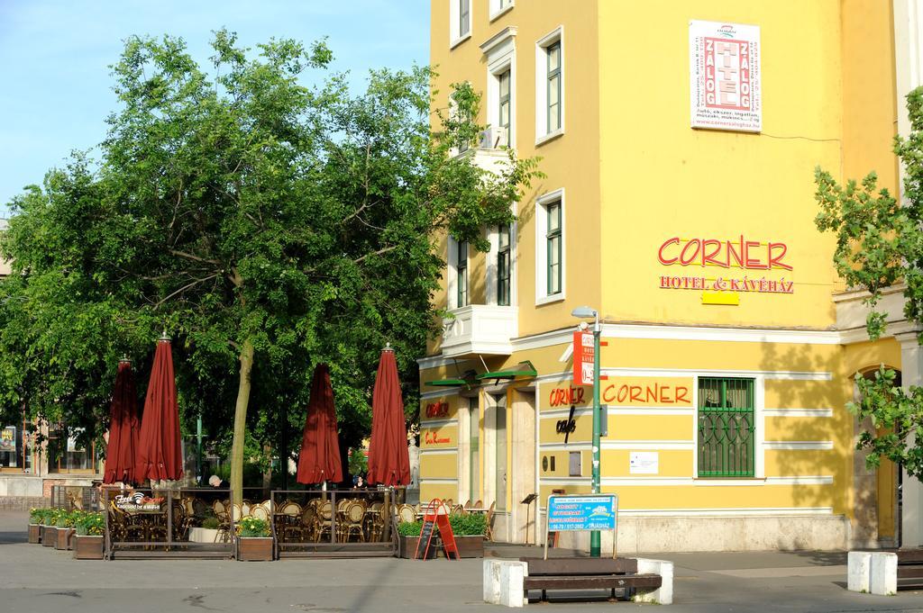 Corner Hotel & Kavehaz Dunaújváros Eksteriør billede