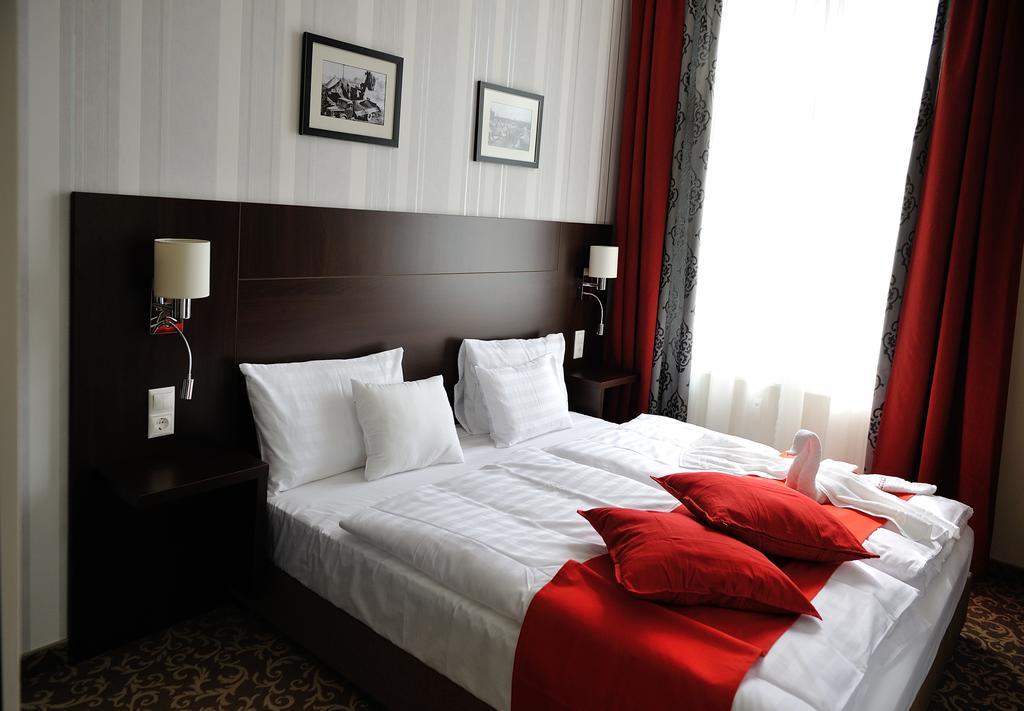 Corner Hotel & Kavehaz Dunaújváros Værelse billede
